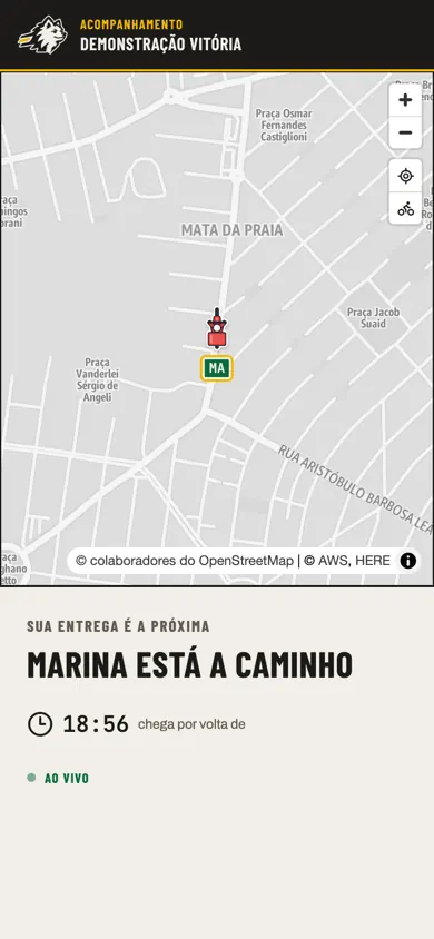 Página de acompanhamento do cliente no celular: a entrega dele é a próxima, a entregadora está a caminho no mapa e a previsão de chegada.
